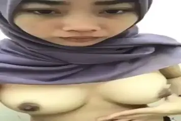Jilbab Ungu Remas Toket Gede Sampe Memek Banjir